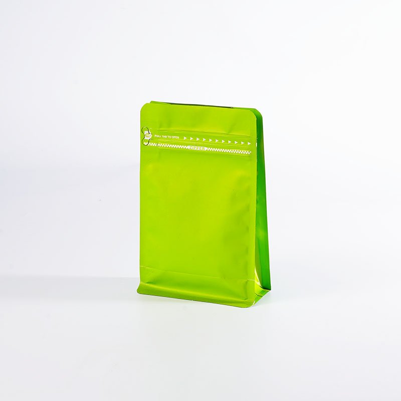Structured flat-bottom bag with box-like panels