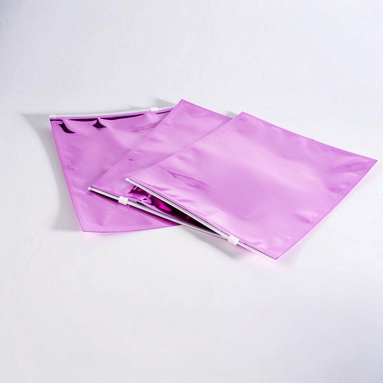 Garment bags, zipper pull bag
